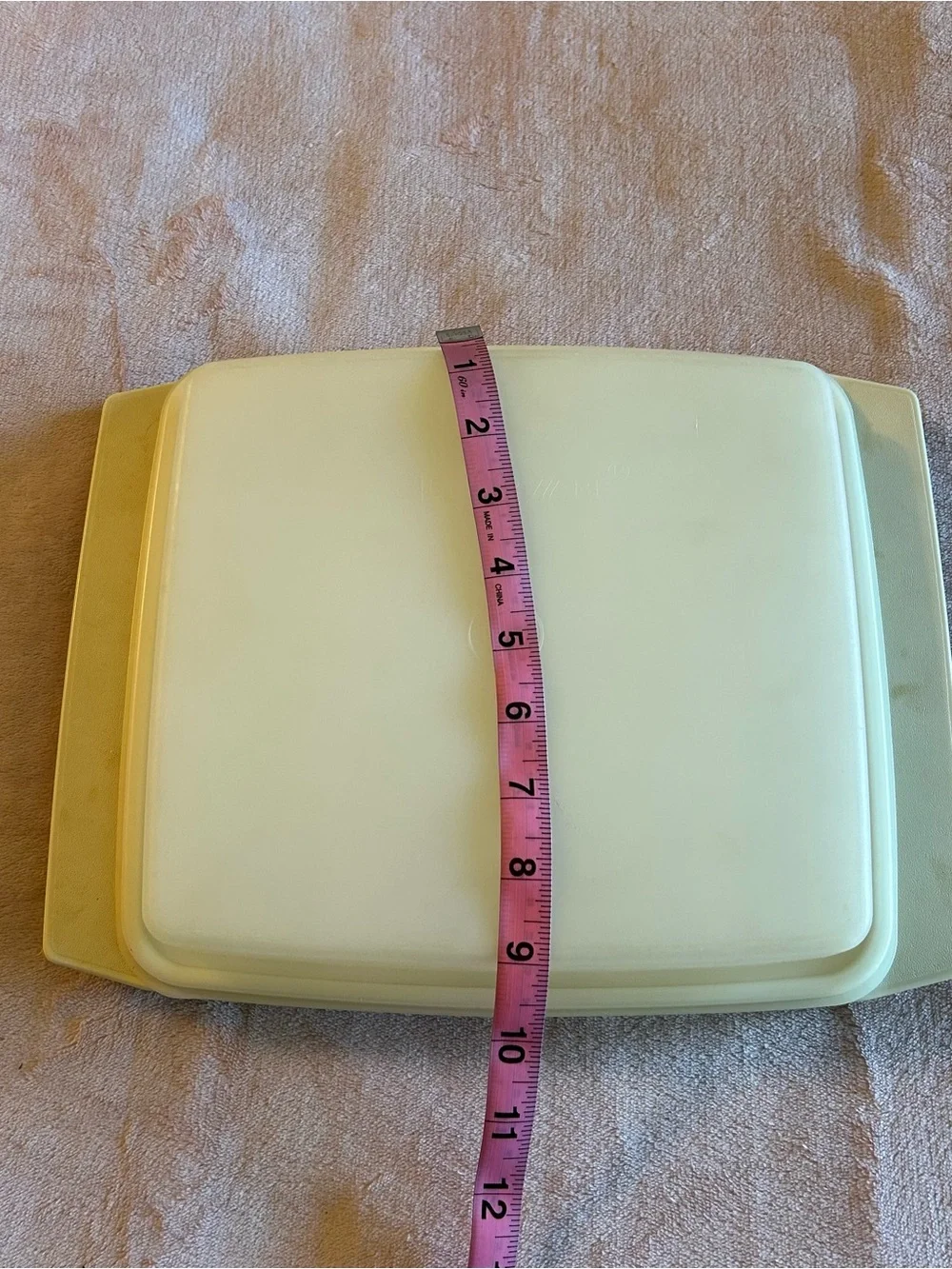 Tupperware vintage deviled egg carrier with snap on lid 723-3 made in USA